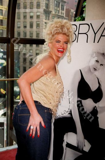 Anna Nicole Smith 2000 NYC.jpg